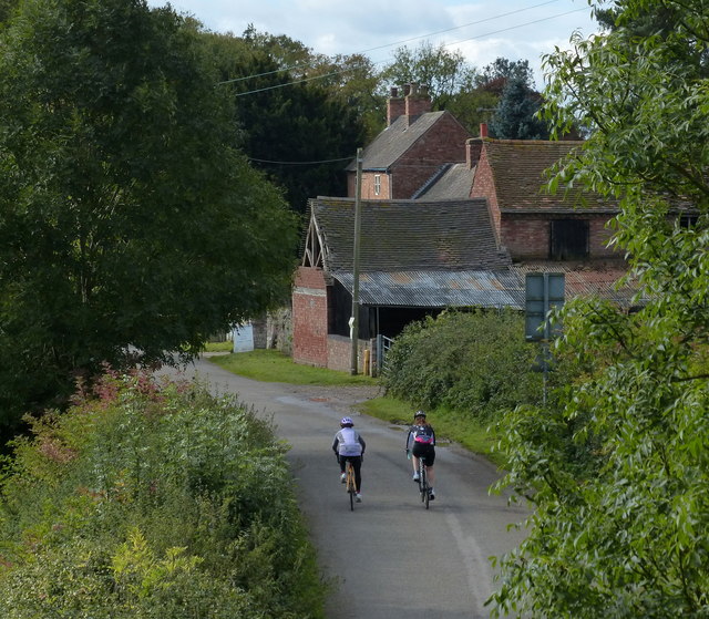 Cyclists at Aqueduct Farm © Mat Fascione :: Geograph Britain and Ireland