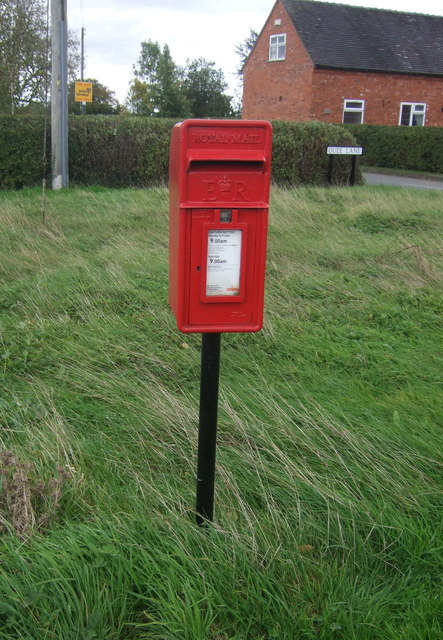 Elizabeth II postbox, Willslock