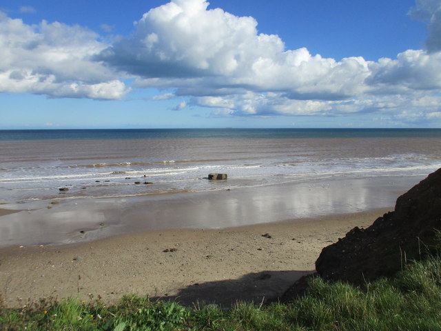 Skipsea Cliff, East Riding of Yorkshire - area information, map, walks ...