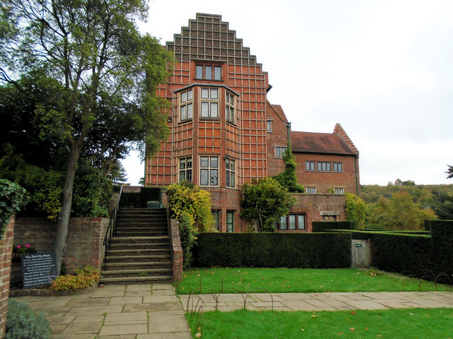 Side view of Chartwell House
