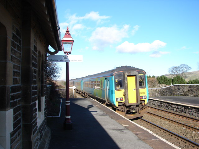 A train heading north from Horton station