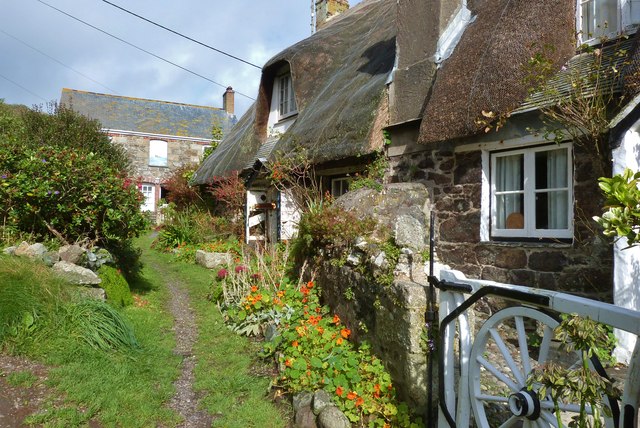 Pretty cottages at Cadgwith Cove, The Lizard Peninsula, Cornwall