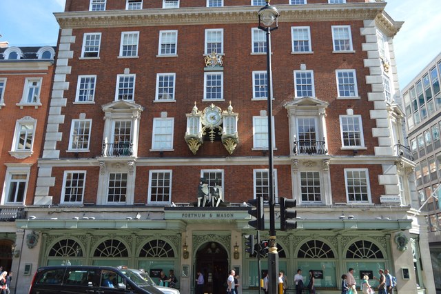 Fortnum & Mason © N Chadwick cc-by-sa/2.0 :: Geograph Britain and Ireland