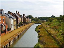 SU1482 : Wilts & Berks Canal adjacent to Mattocks Path & Yelland Walk, East Wichel, Wichelstowe, Swindon by P L Chadwick
