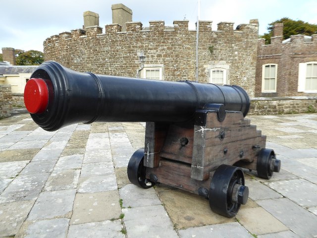 Gun on south-east terrace, Walmer Castle