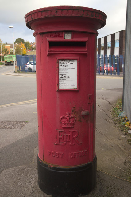 Elizabeth II Postbox, Royds Lane