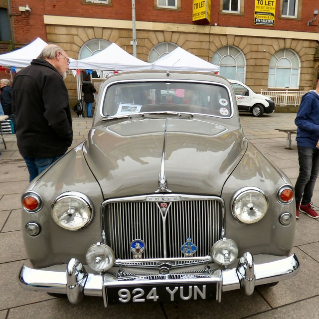 Rover 90 924 YUN (front view)