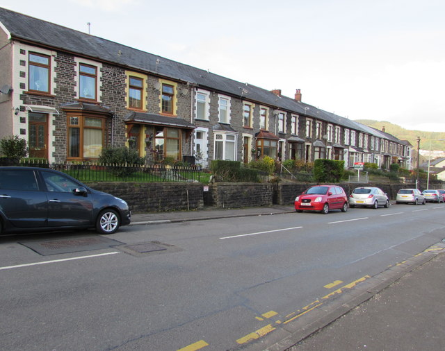 Long row of houses, Tylacelyn Road, Penygraig