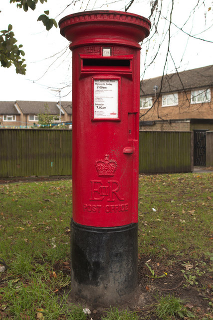 Elizabeth II Postbox, Town Street, Beeston