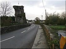 S0138 : Road (N74) and bridge crossing the River Suir at the ruins of Golden Castle by Peter Wood