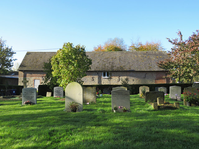 In Newnham churchyard