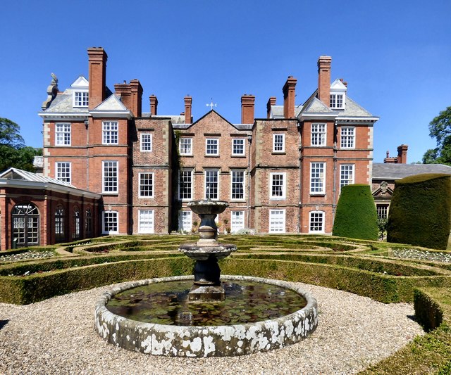 Bodrhyddan Hall parterre