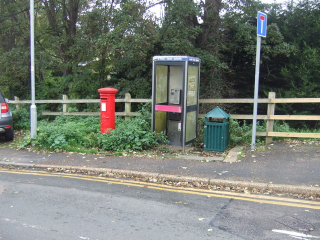 George V postbox and telephone box, Highgate, King's Lynn
