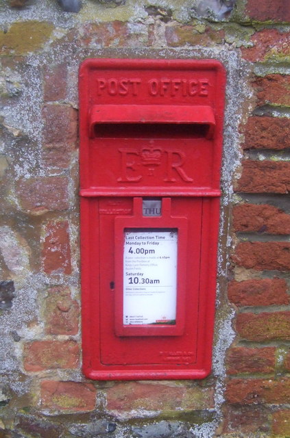 Elizabeth II postbox on The Street, Syderstone