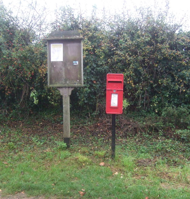 Elizabeth II postbox on the B1155, Bircham Tofts