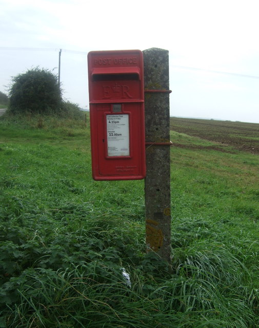 Elizabeth II postbox on Bircham Road