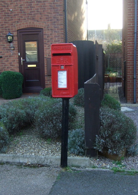 Elizabeth II postbox on Seagate Road, Hunstanton
