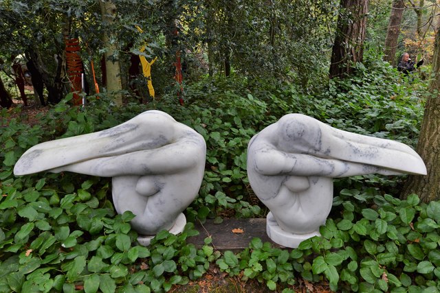 Churt Sculpture Park: 'Flow II' by Yuelong Shi