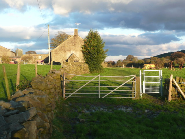 Gate on footpath approaching Ivy House Farm, Harden