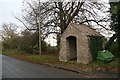 Shelter by the road in Hackthorn