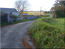 J2005 : Bends in the Templetown Road by Templetown House by Eric Jones