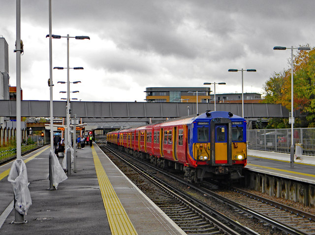 Train at Twickenham station - November 2017