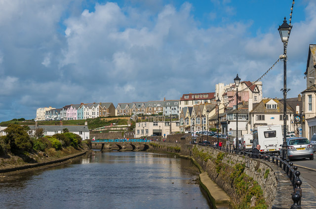 River Neet © Ian Capper cc-by-sa/2.0 :: Geograph Britain and Ireland