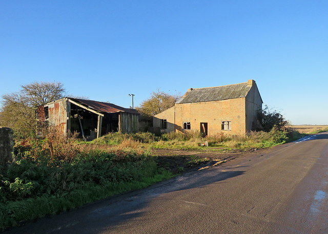 Abandoned barns at West Fen Farm © John Sutton cc-by-sa/2.0 :: Geograph ...