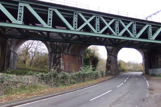 B653 Lower Harpenden Road & Chiltern Green Viaduct