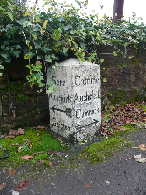 Guide stone at the north end of Sorn Old Bridge