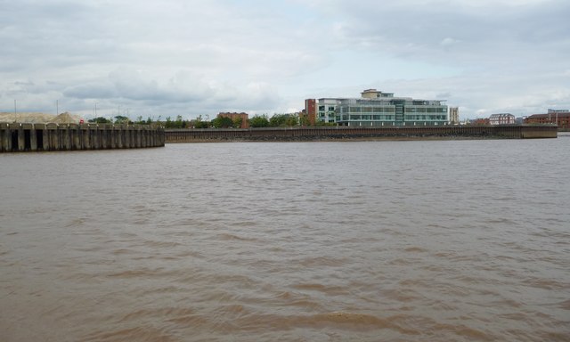 The River Humber at the entrance to Albert Dock