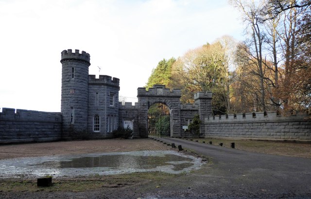 Cluny Castle gateway