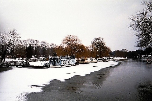 Streatley on Thames © norman griffin :: Geograph Britain and Ireland