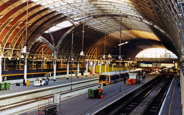 Paddington station, to barriers from footbridge, 1997