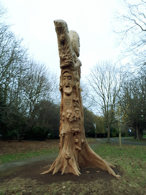Carved tree trunk in Pearson Park