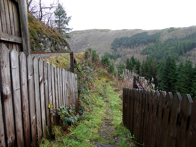 Path leading down from the railway foot crossing at Tynycastell