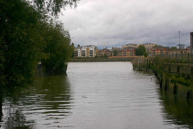 Confluence of River Wandle with the Thames