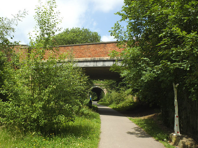 Bridge, tunnel and milepost on the Spen Valley Greenway