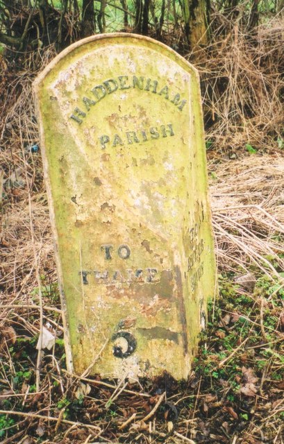 Old Milepost by the A418 in Dinton