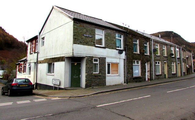 Wyndham Street houses, Tynewydd