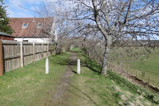 Path behind Tarradale Gardens