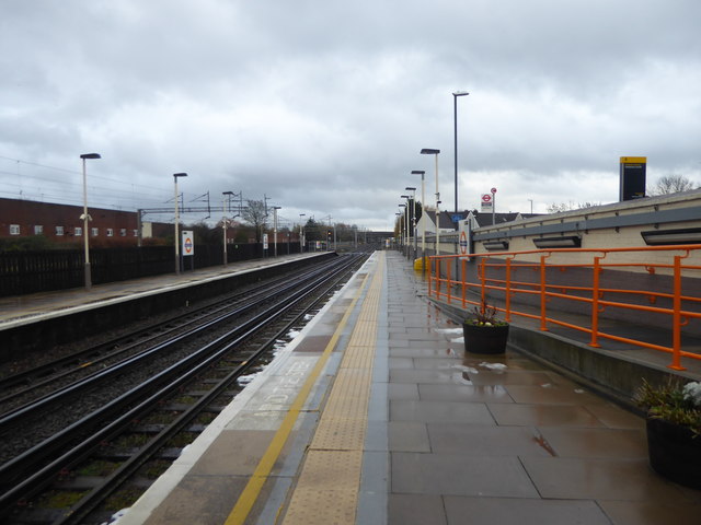 Headstone Lane station © Marathon cc-by-sa/2.0 :: Geograph Britain and ...