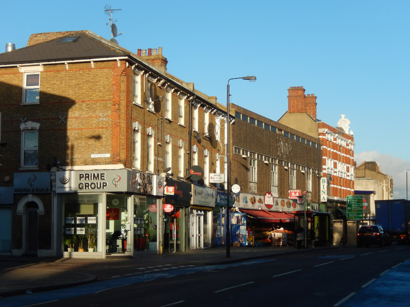 Upper Tooting Road © Stephen McKay cc-by-sa/2.0 :: Geograph Britain and ...