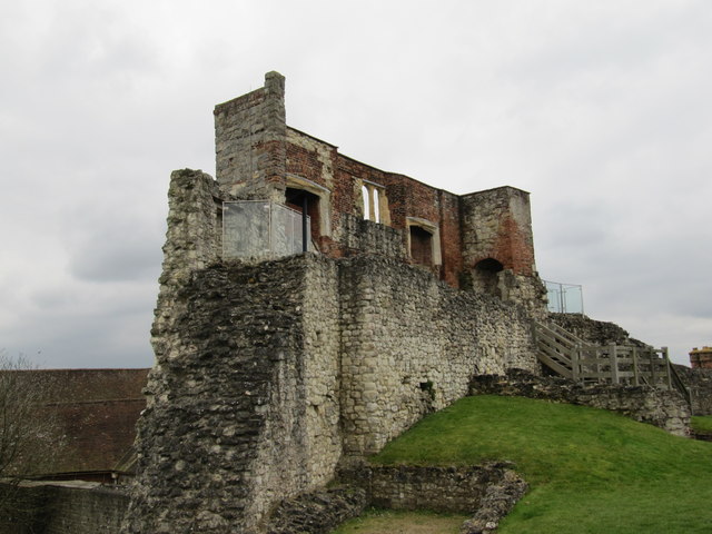 Gatehouse at Farnham Castle