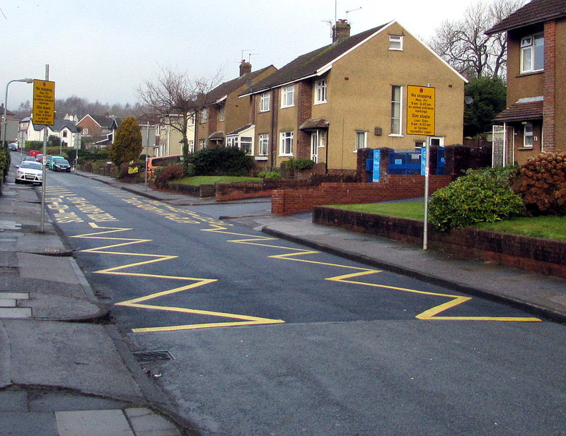 Zigzag yellow markings on Everest... © Jaggery Geograph Britain and