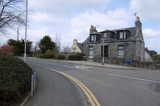 Bridge Road, Kemnay © Richard Webb cc-by-sa/2.0 :: Geograph Britain and ...