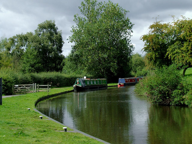 Canal at Kinver in Staffordshire © Roger D Kidd cc-by-sa/2.0 ...