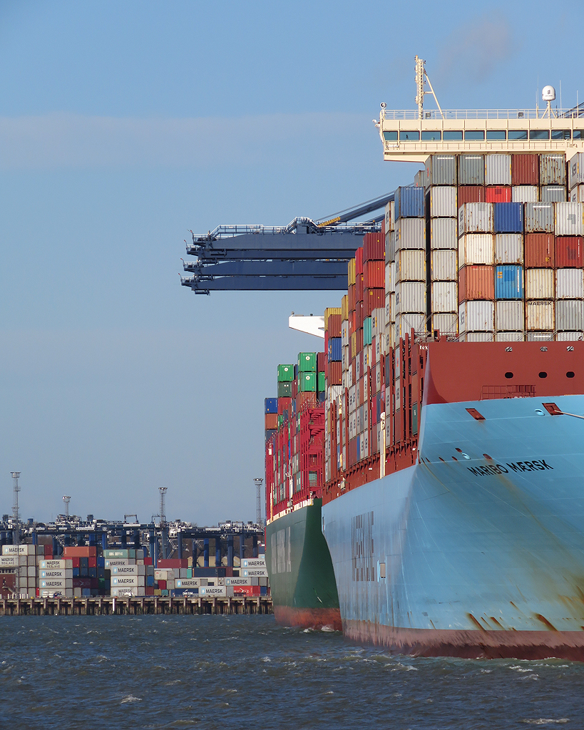 Felixstowe: container ships © John Sutton :: Geograph Britain and Ireland