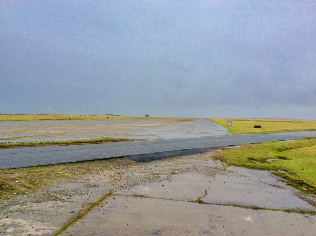 Runway, Davidstow Airfield © Bill Henderson cc-by-sa/2.0 :: Geograph ...