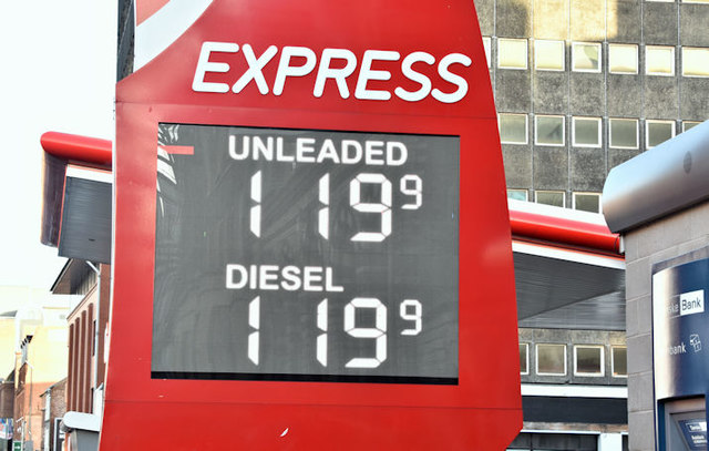 Fuel prices sign, Belfast (31 December 2017)